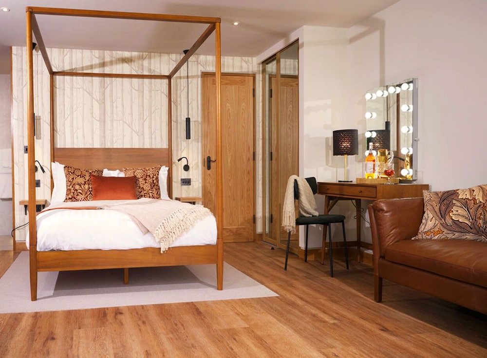 Superior Double Room, Ensuite, Garden View (Carriage Room) photo 2