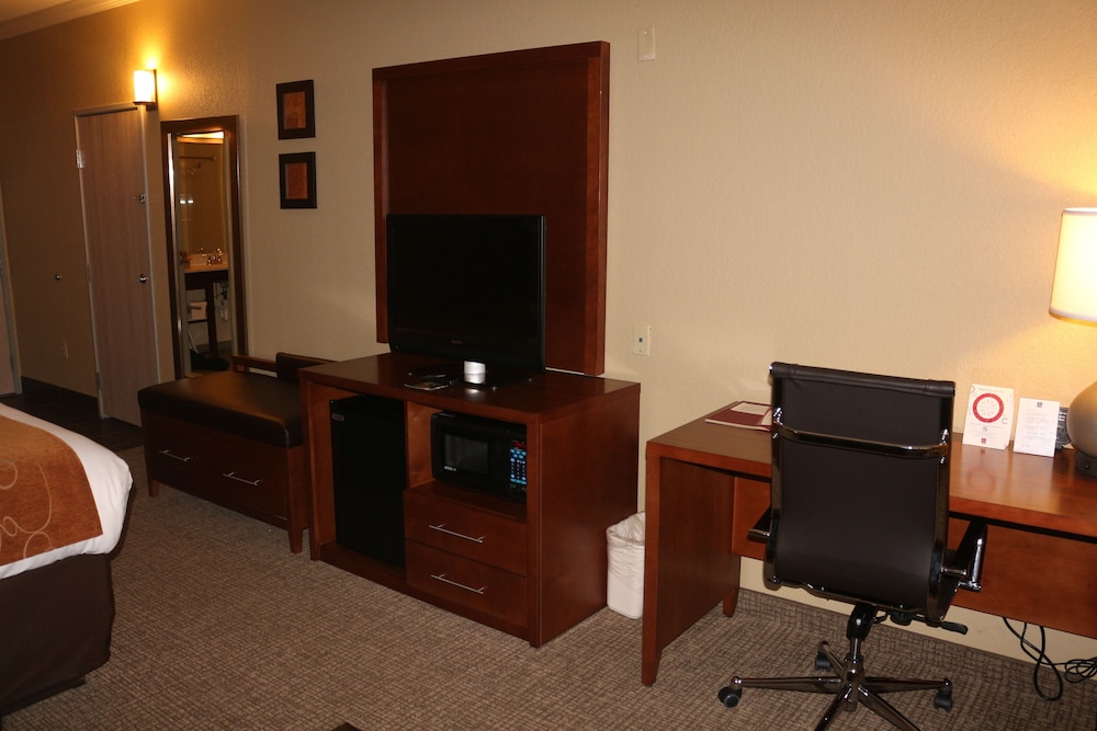Suite, Multiple Beds, Non Smoking - Photo 8