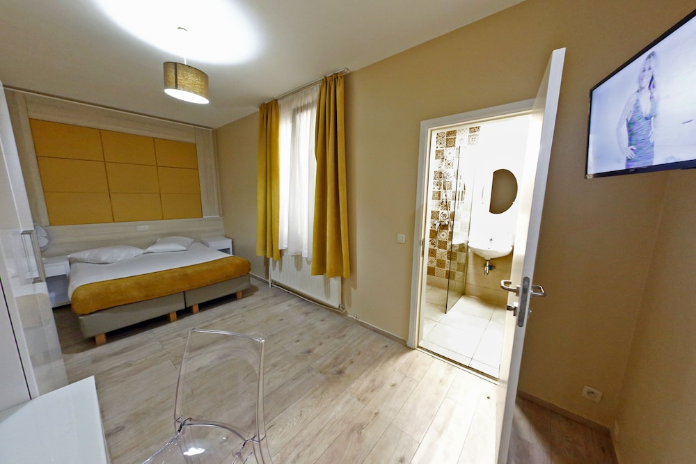 Standard Double Room - Photo 4