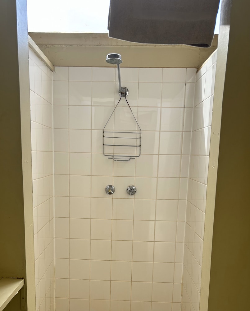Standard Twin Room, 2 Twin Beds, Non Smoking, Shared Bathroom (Single Bed Room) photo 3