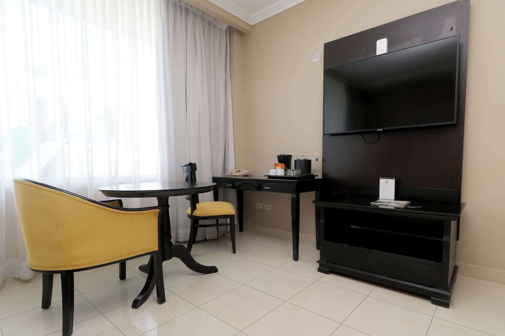 1 King Bed, City View - Photo 5