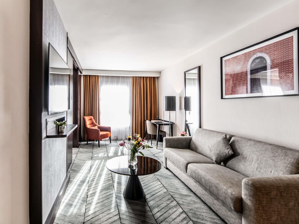 Prestige Suite, 1 King Bed, Lounge (High Floor)