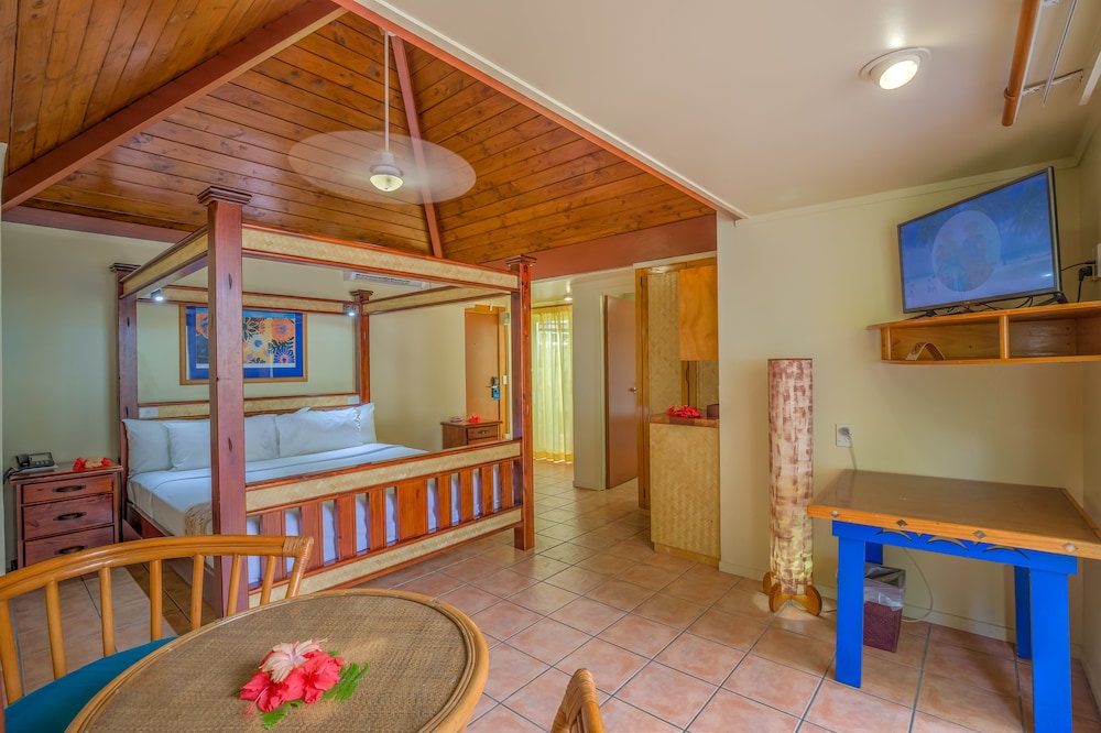 Deluxe Beachside Suite