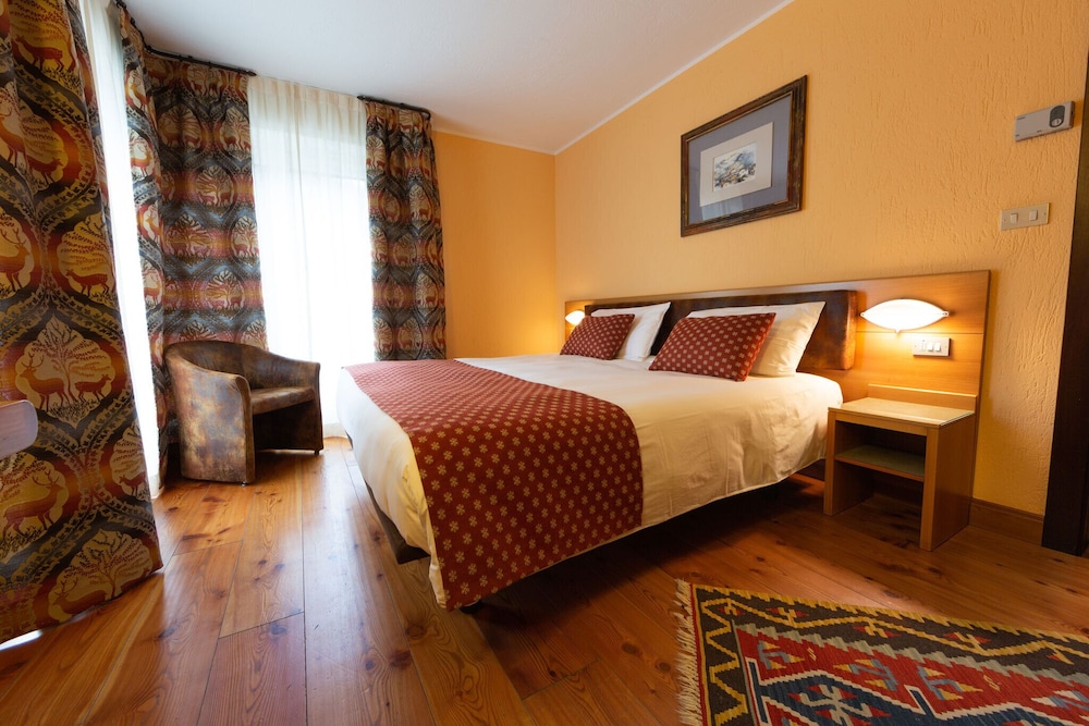 Classic Double or Twin Room, Balcony photo 2