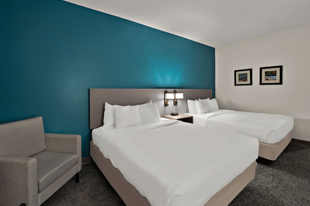 Standard Room, 2 Queen Beds - Photo 2