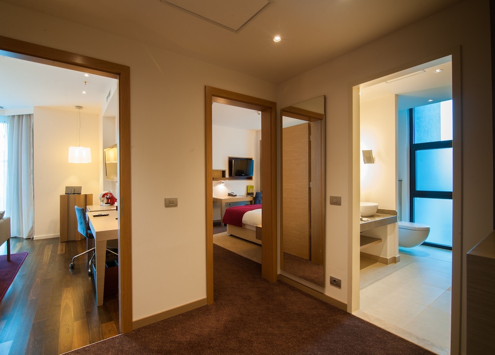 King One Bedroom Suite - Photo 12