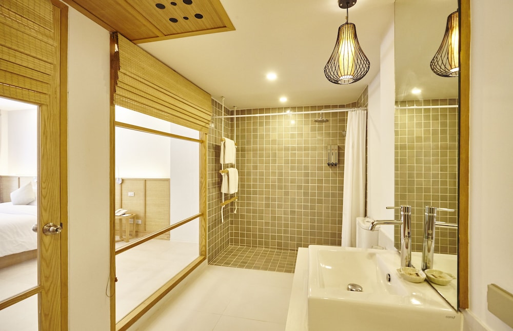 Deluxe Triple Room, Multiple Beds, Garden View - Photo 9