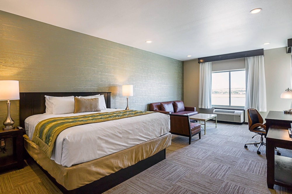 Suite, 1 King Bed with Sofa bed, Accessible, Non Smoking photo 3