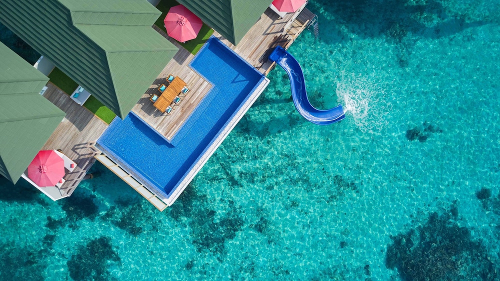 Three Bedroom Lagoon Villa with Pool + Slide photo 2