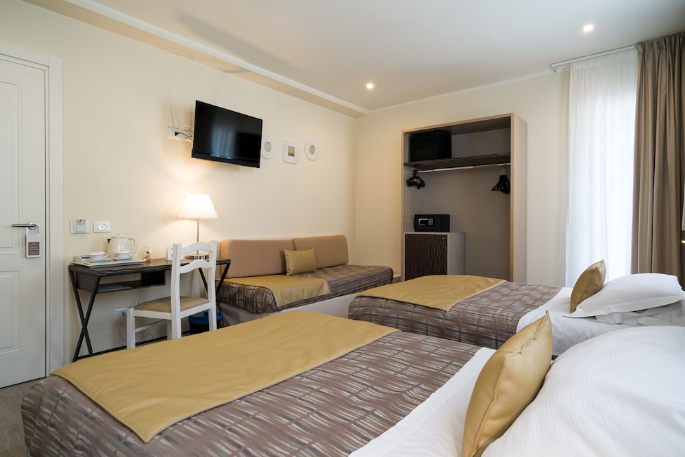 Family Room (2 French Beds)