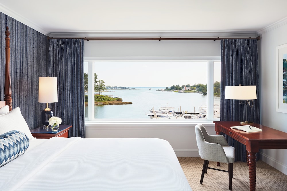 Deluxe Room, 1 King Bed (Water View) photo 1