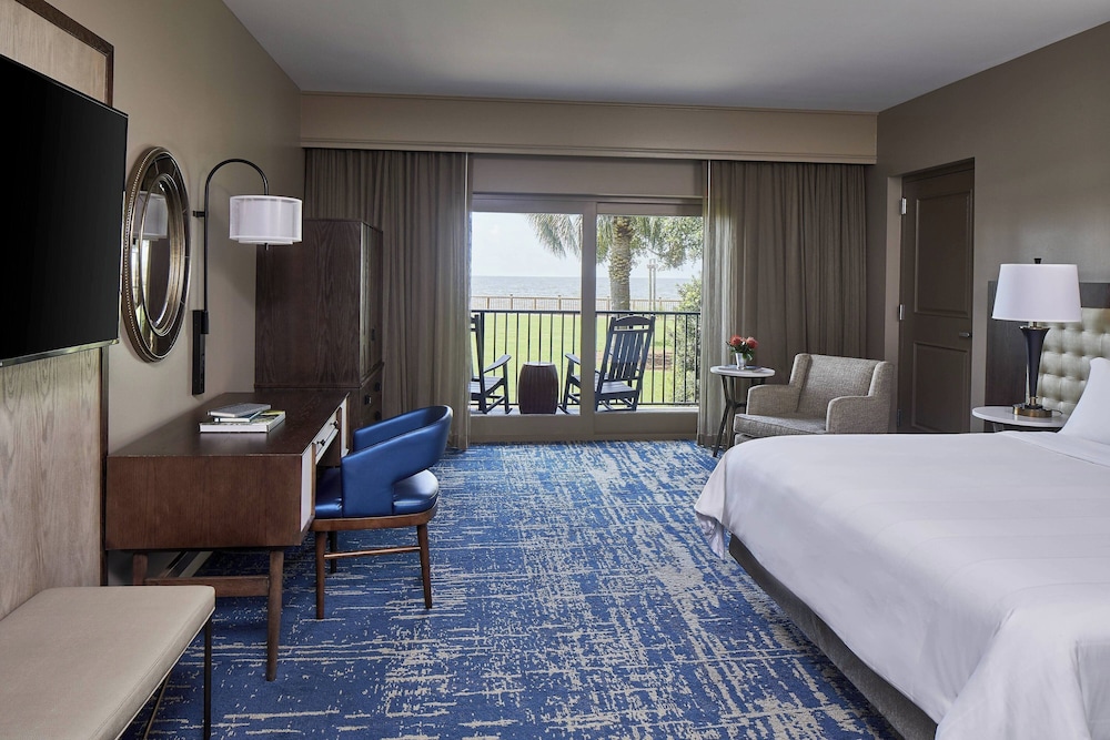 Grand Room, 1 King Bed, Balcony, Bay View (Hearing Accessible) - Photo 5