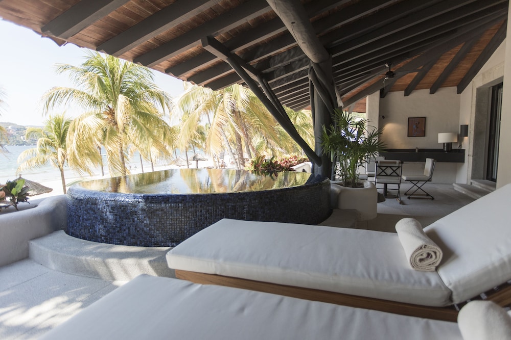 Suite, 2 Bedrooms, Beachfront - Photo 1