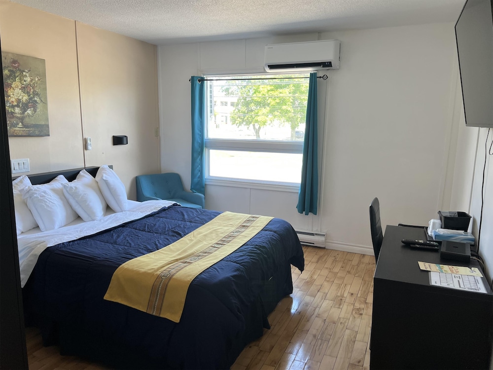 Standard Room, 1 Queen Bed, Non Smoking photo 1