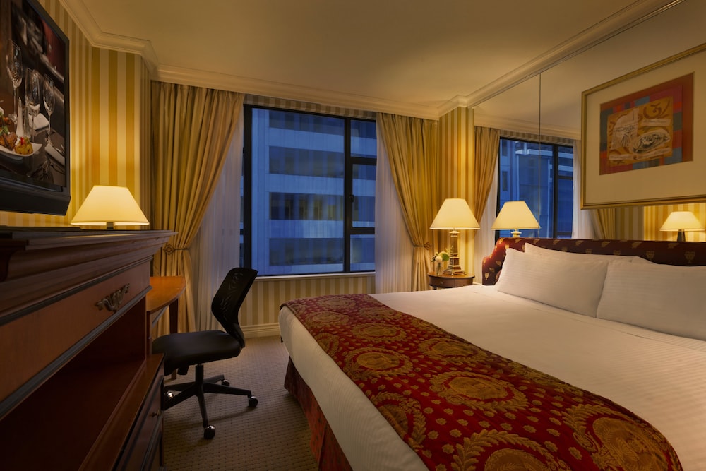 Executive Suite, 1 Bedroom (One King Bed with Sofa Bed)