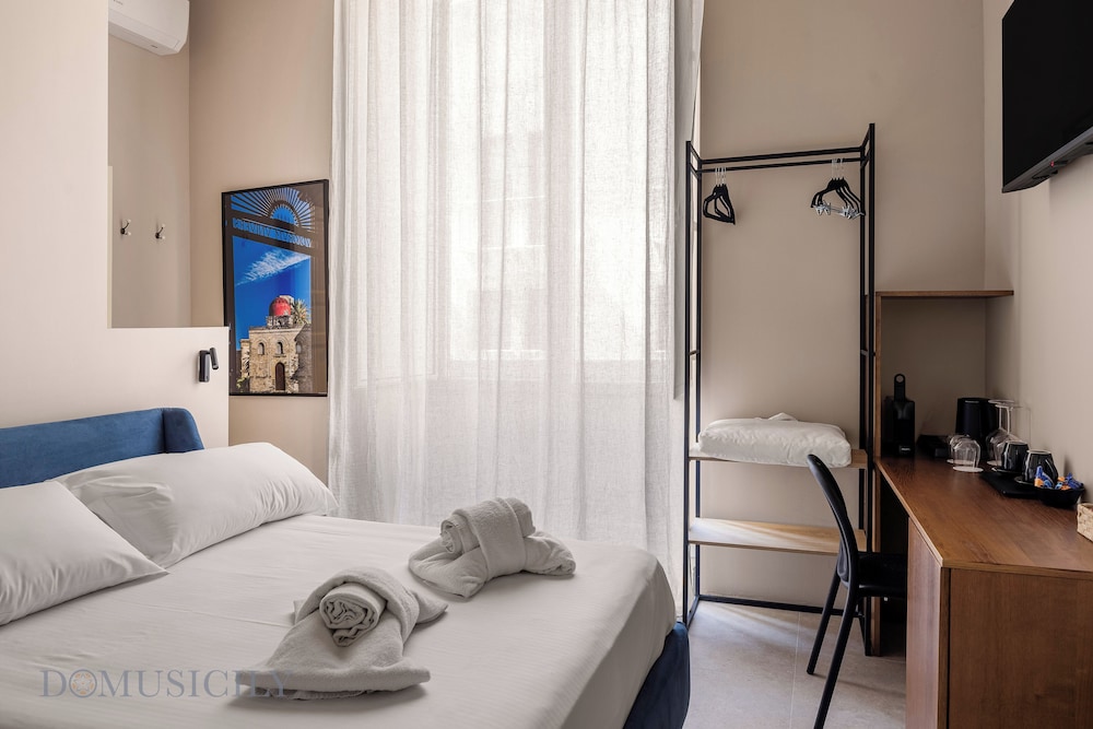 Deluxe Room, Balcony, City View