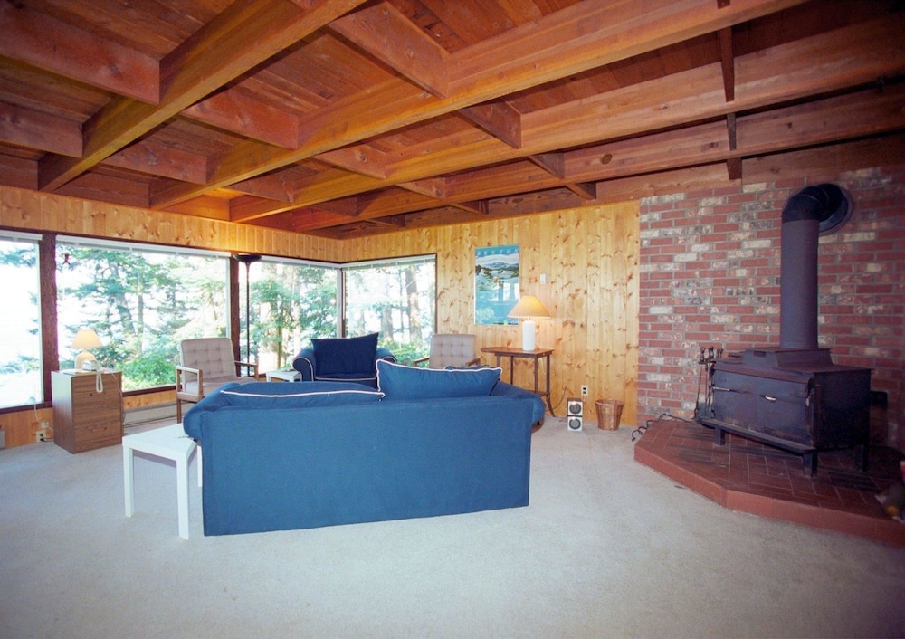 House, Multiple Beds, Sea View (123 - Mutiny Bay Waterfront House) photo 1