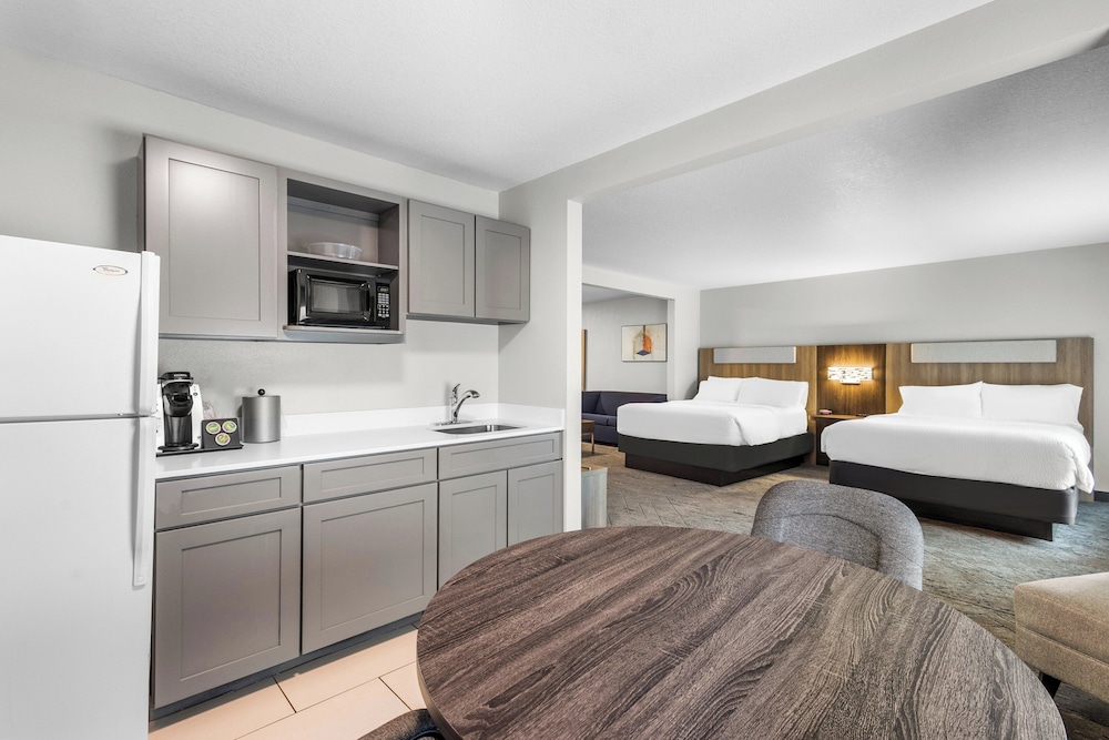 Suite, 2 Queen Beds - Photo 3
