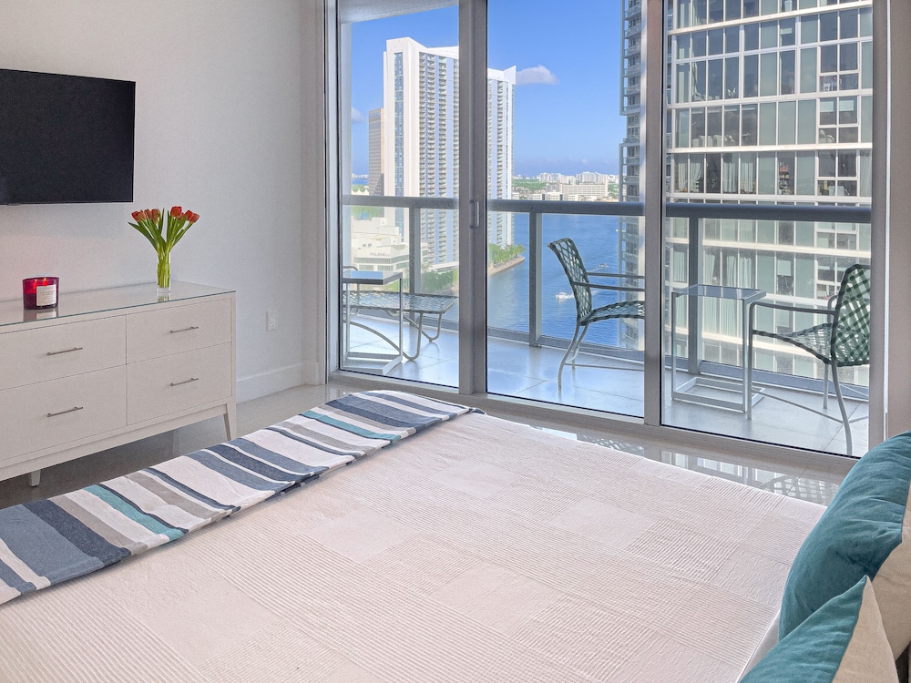 Boutique Corner Apart, 2/2, Sofa Bed, Ocean View, Balcony2002