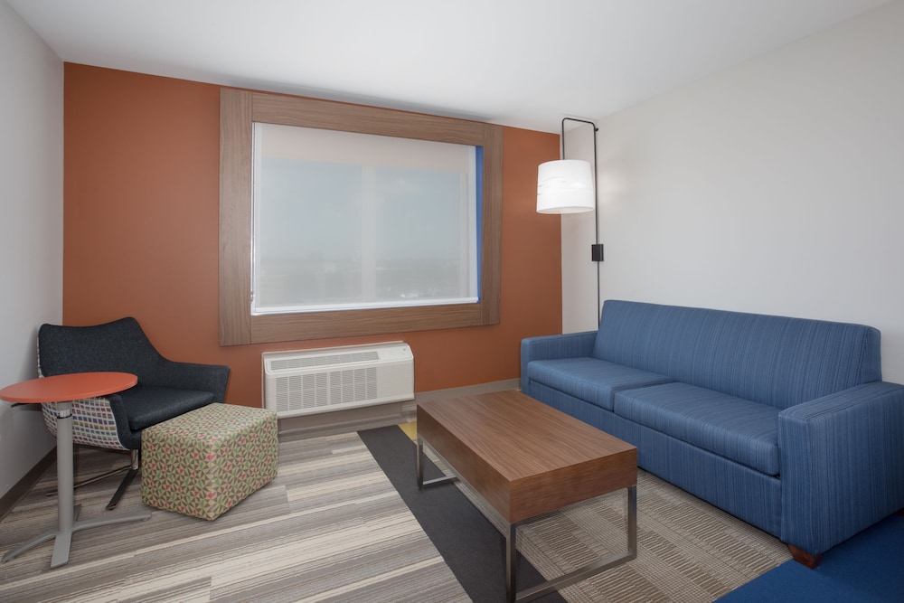 Suite, Multiple Beds, Accessible (Mobility, Accessible Tub) photo 2