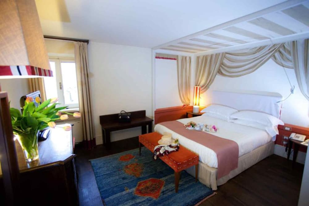 Standard Double or Twin Room photo 1