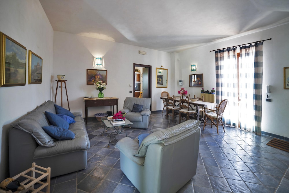 Villa photo 1