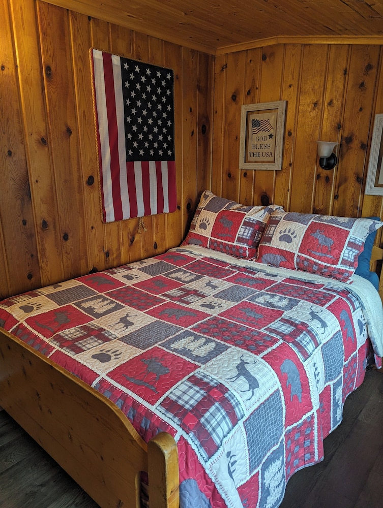 Family Cabin, 3 Bedrooms (Unit #5) photo 1