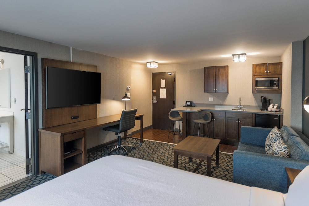 Suite, 1 Bedroom, River View - Photo 8