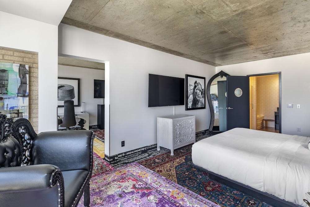 Premium Room, 1 King Bed (Nomad) - Photo 4