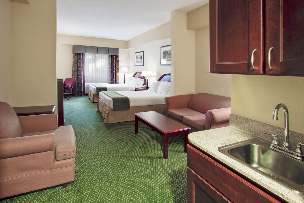 Room, Multiple Beds - Photo 4