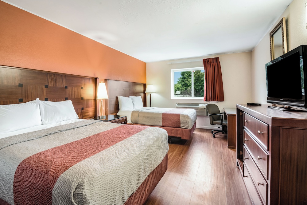 Standard Room, 2 Double Beds, Non Smoking - Photo 1