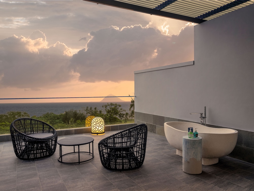 Sunset Terrace with Relaxing Tub - Photo 3
