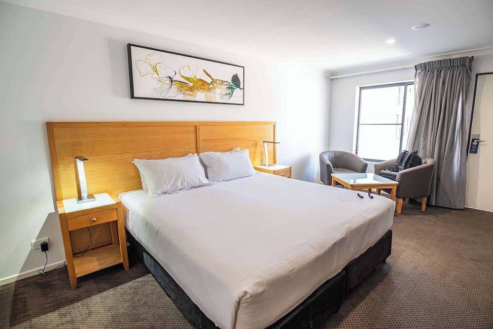 Executive Room, 1 King Bed, Microwave, Ground Floor photo 2