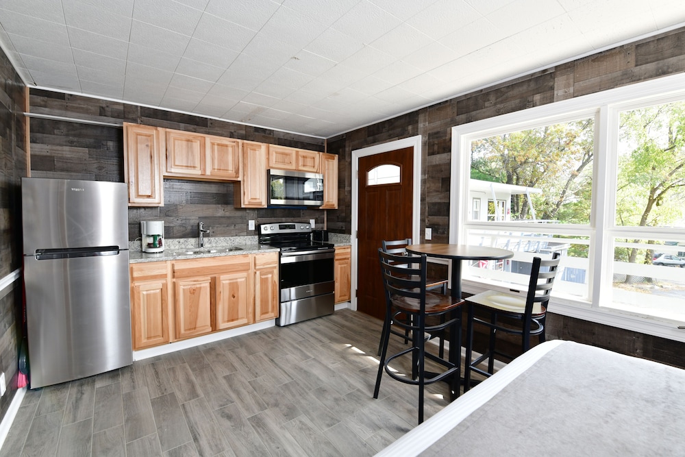 Premier Studio Suite (Pet Friendly)