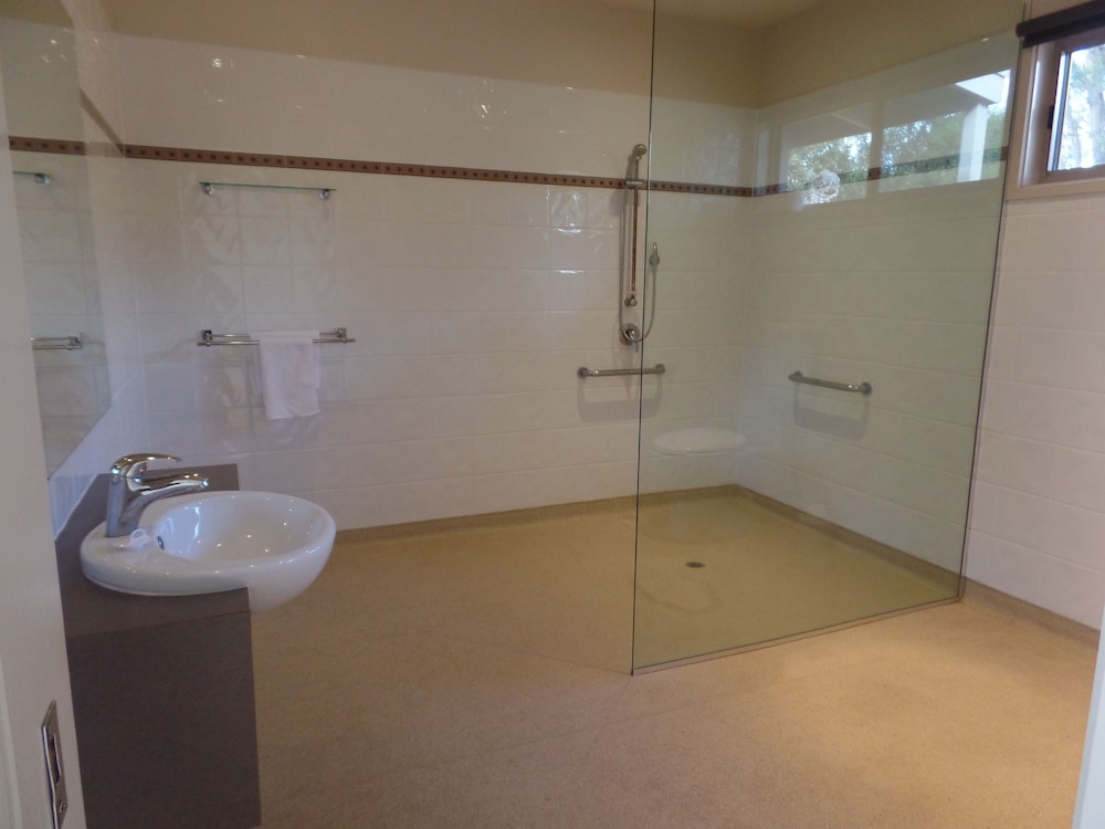 Standard Cabin, 2 Bedrooms, Non Smoking, Kitchen (Disabled Friendly) photo 3