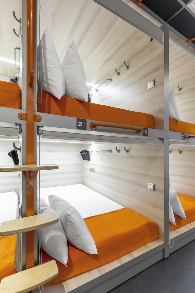 Single Capsule (12-Hour Accommodations) photo 2