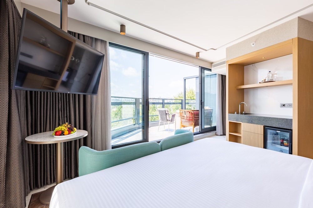Corner Park Terrace Room