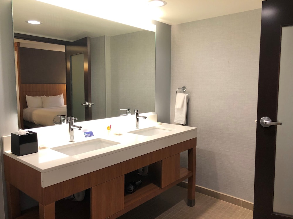 Standard Room, Multiple Beds - Photo 4