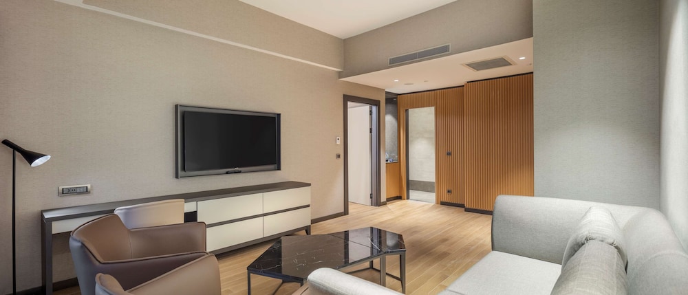 Suite, 1 Bedroom thumbnail 6