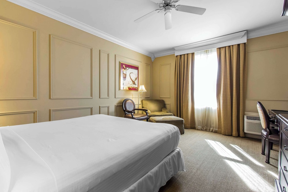 Standard Room, 1 King Bed, Non Smoking - Photo 1