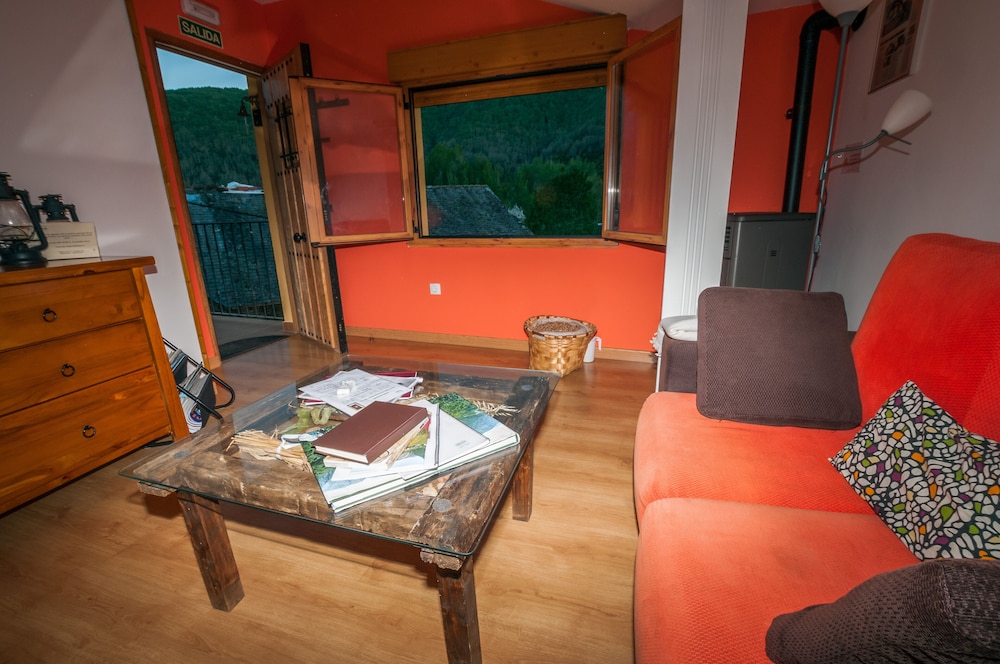 House, 1 Bedroom, Fireplace photo 3
