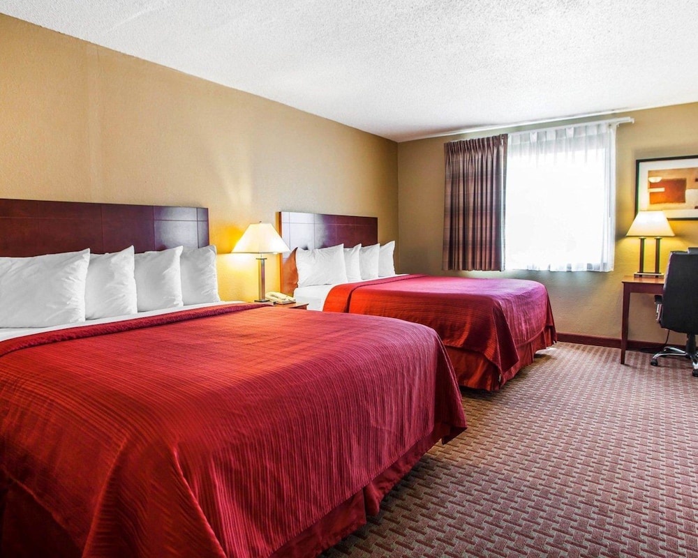 Standard Room, 2 Queen Beds, Non Smoking - Photo 1