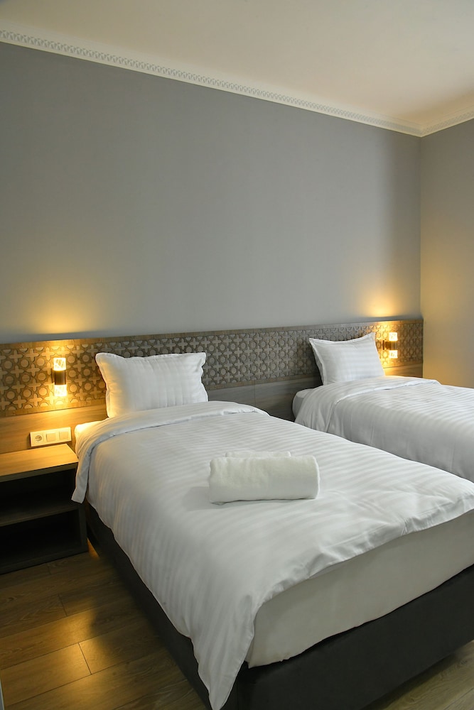 Standard Twin Room - Photo 1