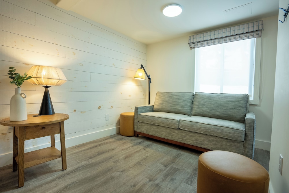 Suite (Two King W/ Sleeper) - Photo 3