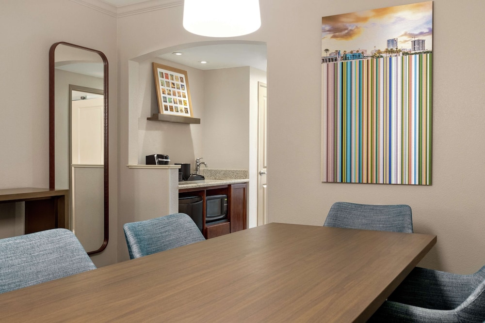 Suite, 1 King Bed (Conference) - Photo 1