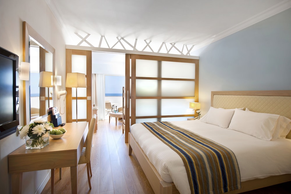 Family Suite (Sea View & Pool View) photo 3