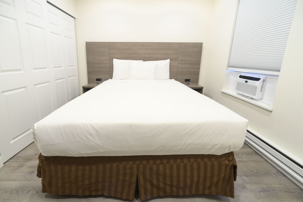 Suite, 2 Bedrooms - Photo 3