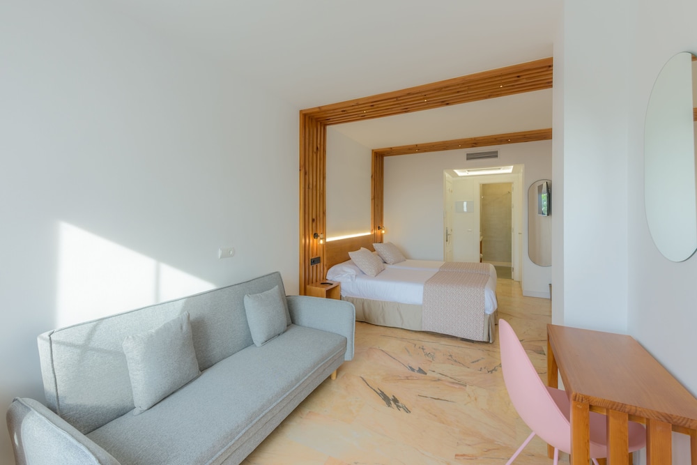 Deluxe Double Room, Terrace, Pool View