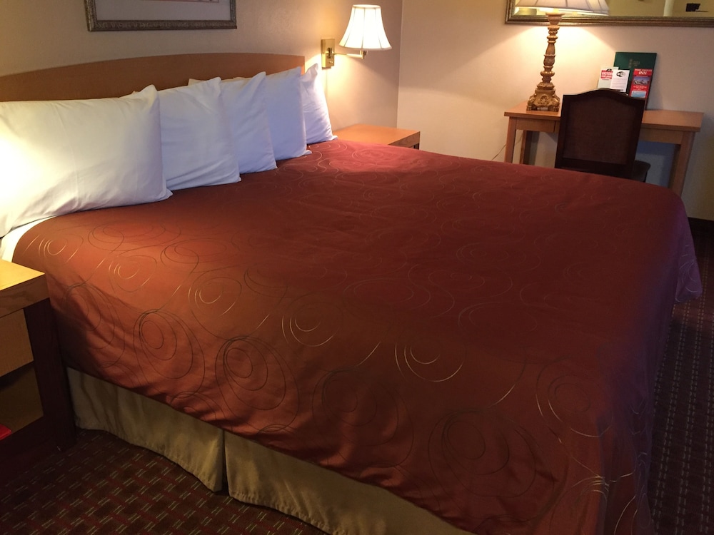 Queen Bed Non Harbor View Room photo 3