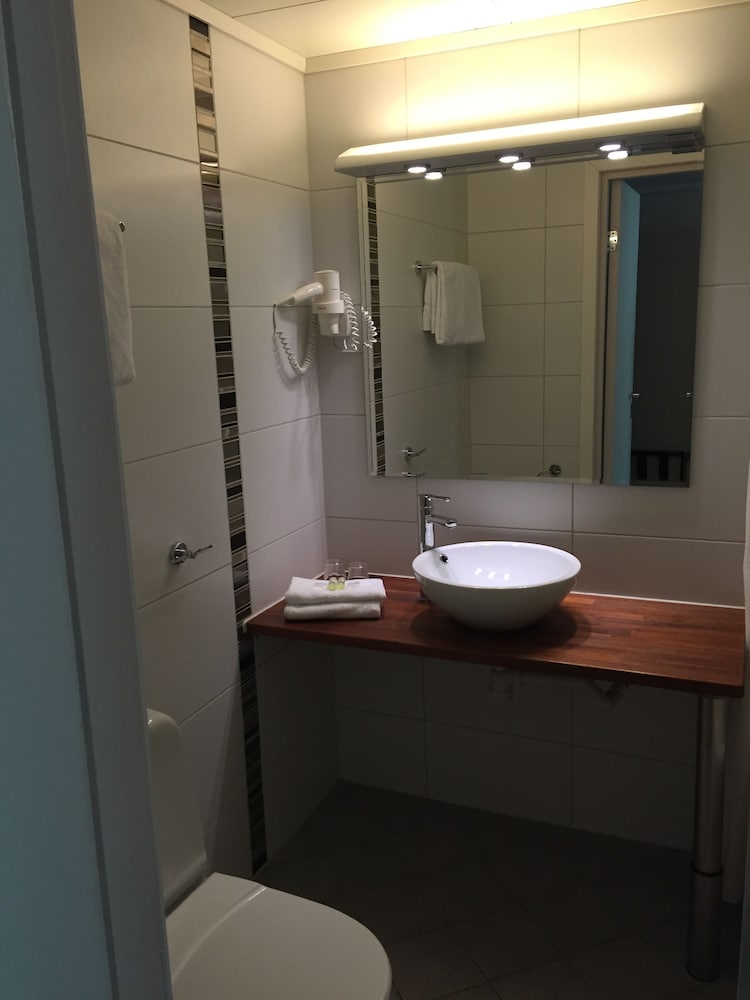 Standard Twin Room (Fjord View) photo 3